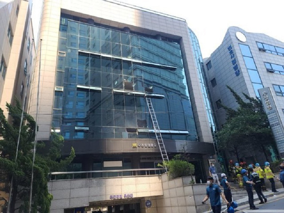 Cháy tòa nhà văn phòng ở Hàn Quốc, ít nhất 7 người chết - Ảnh 2.