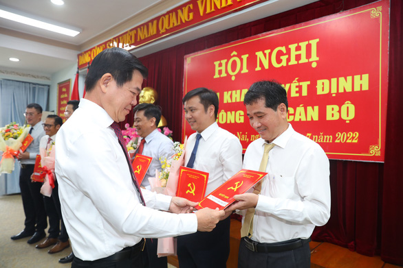 Đồng Nai điều động nhiều cán bộ, gồm cả chủ tịch UBND TP Biên Hòa - Ảnh 1.