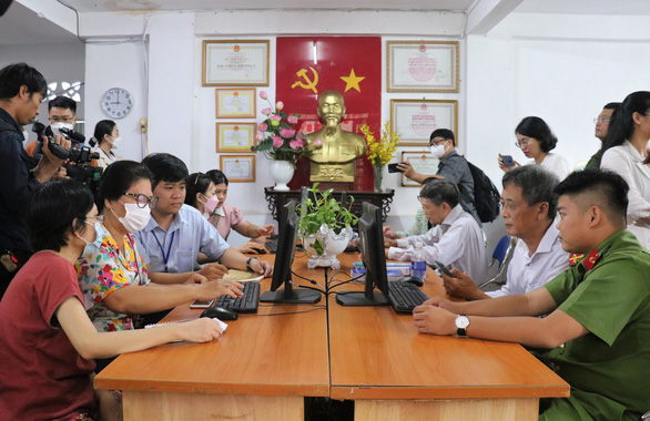 Người dân Phú Nhuận sẽ thanh toán không tiền mặt khi lấy kết quả dịch vụ công trực tuyến - Ảnh 2.