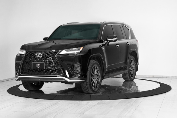 Lexus LX 600 bọc thép không ngán 2 lựu đạn nổ cùng lúc - Ảnh 1.