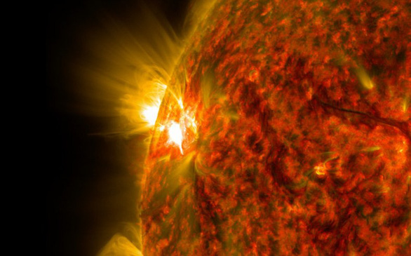 NASA dự báo sai về năng lượng Mặt trời, Trái đất biết tránh đường nào? - Ảnh 1.