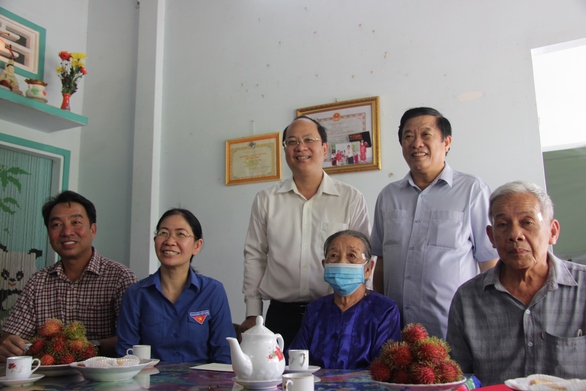 Mùa tình nguyện trên quê hương bác Sáu Dân - Ảnh 2. Mùa tình nguyện trên quê hương bác Sáu Dân - Ảnh 2.