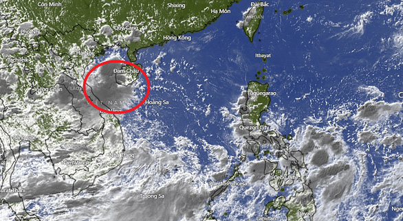 Vùng áp thấp trên Biển Đông có khả năng mạnh lên thành áp thấp nhiệt đới - Ảnh 1.