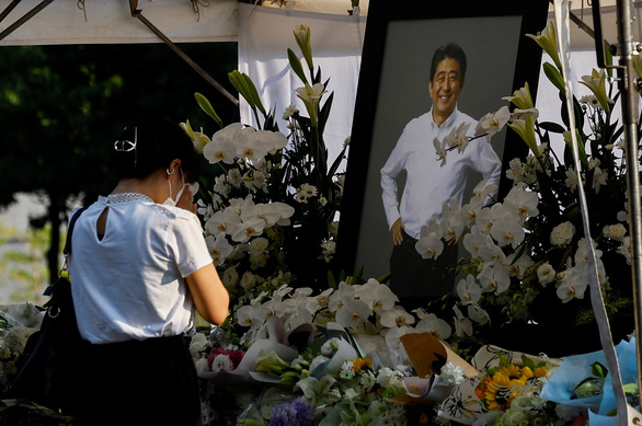 Tìm hiểu về Tsuya, nghi lễ nội bộ gia đình trước lễ tang của cố thủ tướng Abe - Ảnh 1.