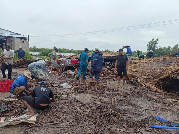 Mưa, lốc xoáy làm nhiều nhà dân ở Kiên Giang bị sập, tốc mái - Ảnh 1.