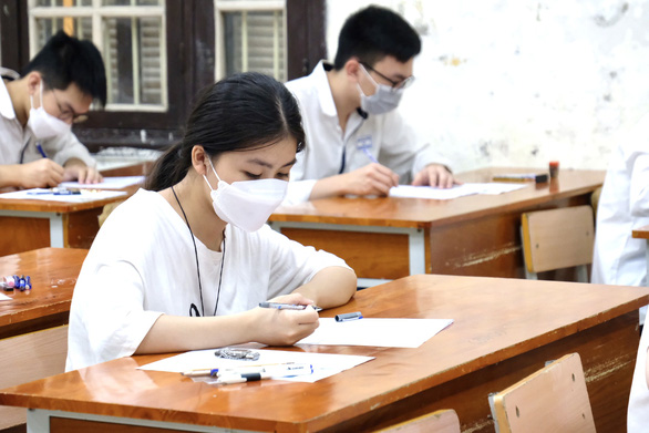 Nghi vấn lọt đề thi Toán: Đã xác minh một thí sinh ở Đà Nẵng mang đề ra ngoài phòng thi - Ảnh 1.