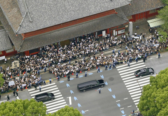 Nhật Bản thông báo tổ chức quốc tang cho cố thủ tướng Abe - Ảnh 1.