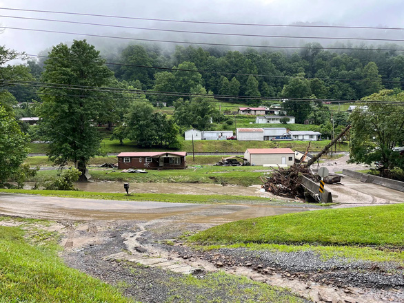 Lũ lụt khiến 44 người chưa rõ tung tích ở tây nam Virginia, Mỹ - Ảnh 1.