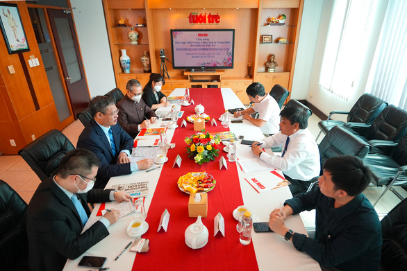 Tổng lãnh sự Trung Quốc tại TP.HCM thăm báo Tuổi Trẻ - Ảnh 3.