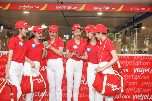 Top 38 Miss World Vietnam 2022 bất ngờ đổ bộ sân bay - Ảnh 3.