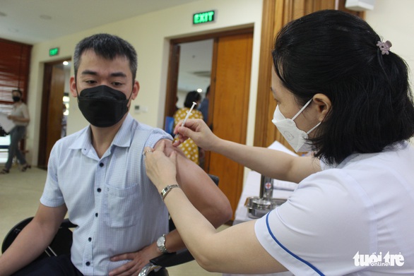 Tin sáng 16-7: Xem xét tiêm ngừa COVID trẻ dưới 5 tuổi; Kỷ luật nghiêm đảng viên vi phạm hôn nhân - Ảnh 2. Tin sáng 16-7: Xem xét tiêm ngừa COVID trẻ dưới 5 tuổi; Kỷ luật nghiêm đảng viên vi phạm hôn nhân - Ảnh 2.
