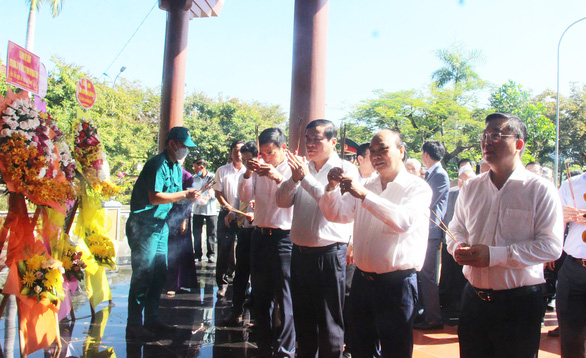 Chủ tịch nước Nguyễn Xuân Phúc: Làm tốt hơn nữa việc chăm lo người có công, gia đình chính sách - Ảnh 3.