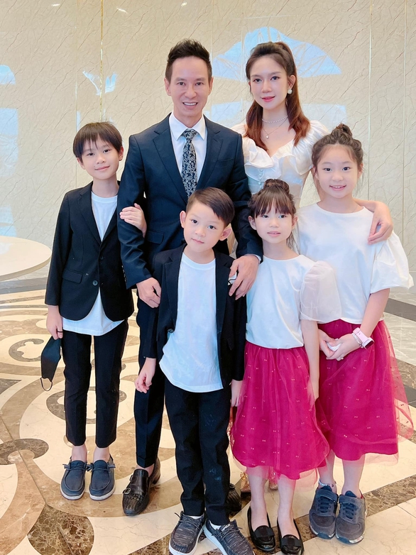Ảnh vui sao Việt 17/7: Thúy Vân – Phạm Hương đọ sắc - Ảnh 4. Ảnh vui sao Việt 17/7: Thúy Vân – Phạm Hương đọ sắc - Ảnh 4.