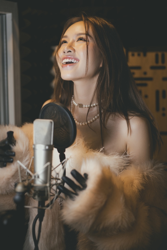 Thanh Thanh Huyền không thi Miss Grand vì bận... lấn sân làm ca sĩ? - Ảnh 2. Thanh Thanh Huyền không thi Miss Grand vì bận... lấn sân làm ca sĩ? - Ảnh 2.