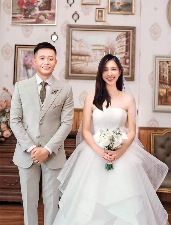 Netizen chế loạt ảnh cưới để thuyền Thùy Tiên - Quang Linh cập bến - Ảnh 2.