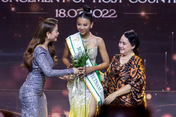 Không phải Nông Thúy Hằng, Thạch Thu Thảo mới là người đẹp thi Miss Earth 2022 - Ảnh 2.
