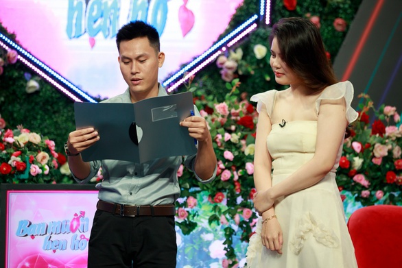 Mẹ chứng kiến con trai kí cam kết hẹn hò với bạn gái hotgirl genZ - Ảnh 4. Mẹ chứng kiến con trai kí cam kết hẹn hò với bạn gái hotgirl genZ - Ảnh 4.