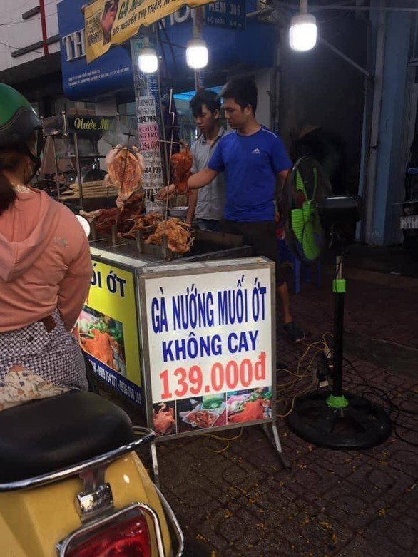 Những biển quảng cáo ảo tung chảo chỉ có ở Việt Nam - Ảnh 12. Những biển quảng cáo ảo tung chảo chỉ có ở Việt Nam - Ảnh 12.