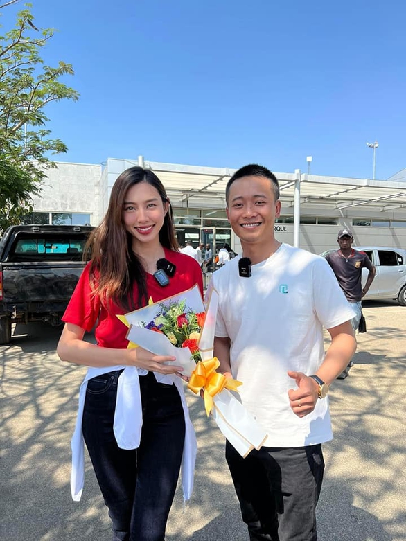 Netizen chế loạt ảnh cưới để thuyền Thùy Tiên - Quang Linh cập bến - Ảnh 1. Netizen chế loạt ảnh cưới để thuyền Thùy Tiên - Quang Linh cập bến - Ảnh 1.