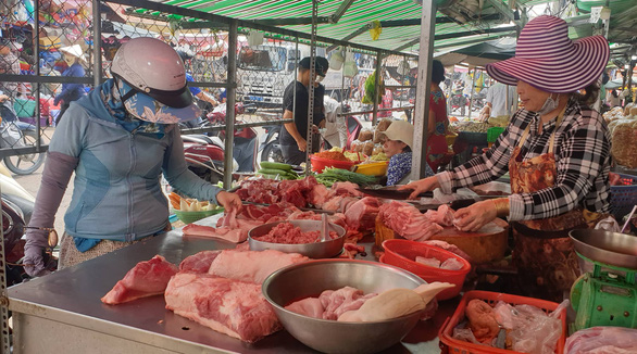 Giá cả hàng ngày 19-7: Siêu thị sale trái cây rau củ để hạ nhiệt; giá heo hơi tăng cao - Ảnh 4.