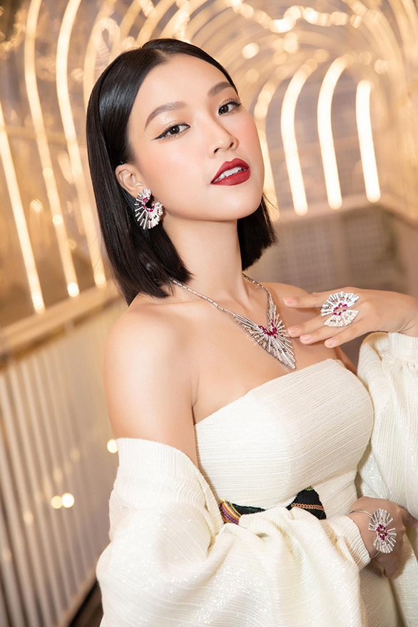 Ảnh vui sao Việt 19/7: Con gái Đông Nhi tập catwalk - Ảnh 4. Ảnh vui sao Việt 19/7: Con gái Đông Nhi tập catwalk - Ảnh 4.