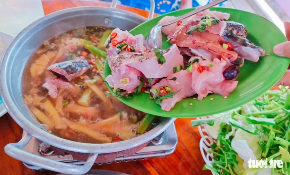 Đến Hòn Nghệ trải nghiệm du lịch cá lồng bè, ngon hết bài - Ảnh 5. Đến Hòn Nghệ trải nghiệm du lịch cá lồng bè, ngon hết bài - Ảnh 5.