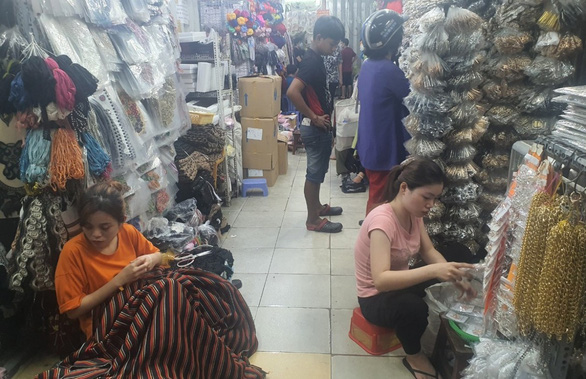 Tiểu thương chợ Đại Quang Minh kêu cứu vì bị cắt điện, ‘chủ chợ’ nói gì? - Ảnh 2.