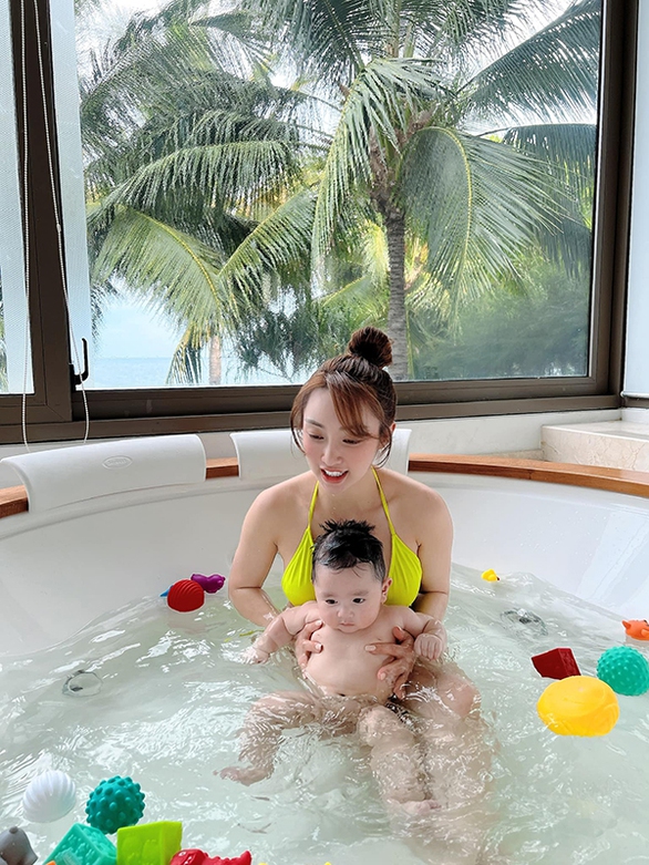 Ảnh vui sao Việt 20/7: Quang Thắng gây ngỡ ngàng khi hóa công chúa - Ảnh 4. Ảnh vui sao Việt 20/7: Quang Thắng gây ngỡ ngàng khi hóa công chúa - Ảnh 4.