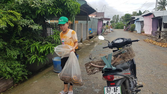 Nước đổ về nhiều, dân đầu nguồn sông Tiền, sông Hậu phấn khởi chuẩn bị đánh bắt cá - Ảnh 9.