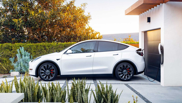 Elon Musk xấu hổ vì giá xe điện Tesla tăng - Ảnh 2.