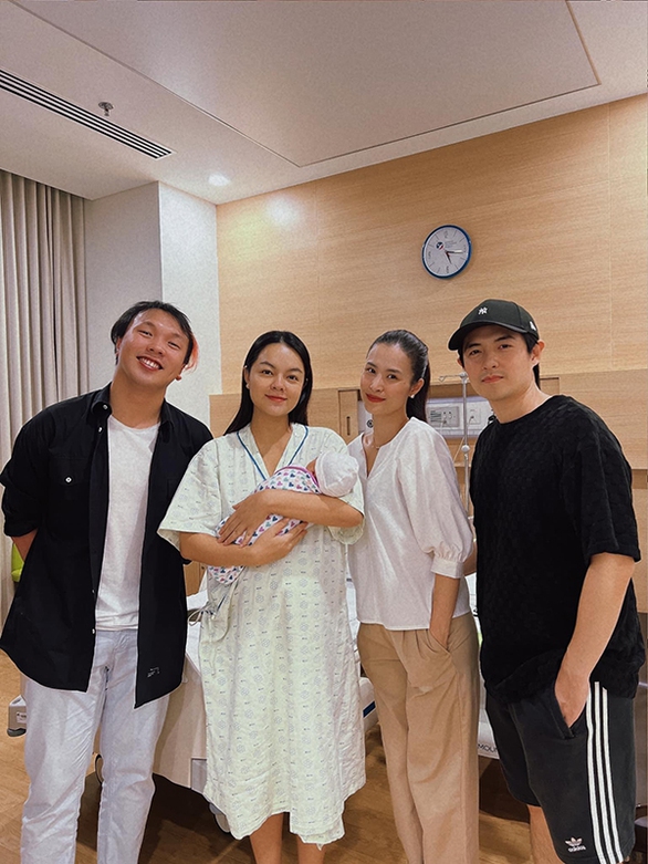 Ảnh vui sao Việt 22/7: Con trai Hồ Ngọc Hà lí lắc gây cười - Ảnh 3. Ảnh vui sao Việt 22/7: Con trai Hồ Ngọc Hà lí lắc gây cười - Ảnh 3.