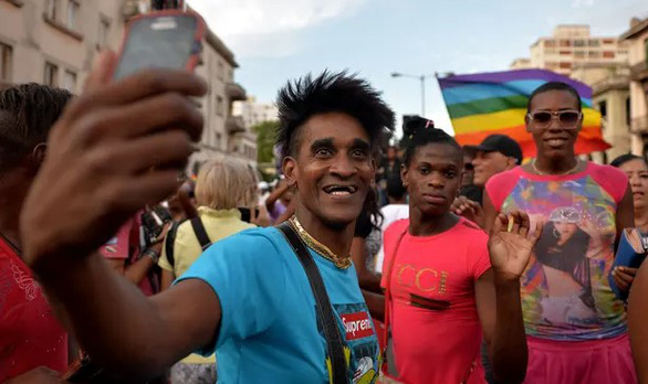 Tin thế giới 23-7: Cuba sắp cho phép hôn nhân đồng giới; Ukraine bán 10 tỉ đô ngũ cốc - Ảnh 1.
