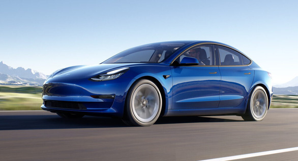 Tesla bị kiện vì dùng sơn ‘vá’ vết nứt thân xe - Ảnh 1.