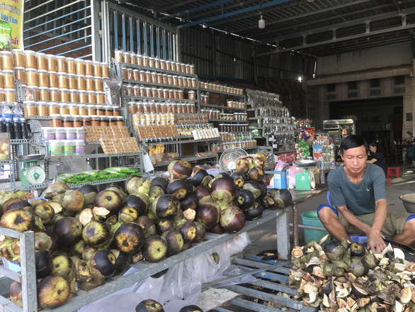 Tin giá cả hằng ngày 23-7: Cùng tăng giá, nhưng vàng trong nước vẫn cao hơn 17,1 triệu/lượng - Ảnh 1.