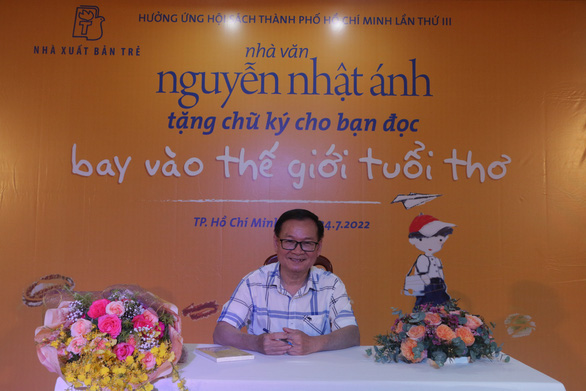 Hơn 1.000 độc giả dự buổi ký tặng của nhà văn Nguyễn Nhật Ánh - Ảnh 3.