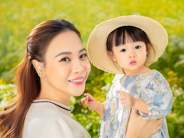 Ảnh vui sao Việt 24/7: Hai con gái nhà Quyền Linh xinh như hot girl - Ảnh 4. Ảnh vui sao Việt 24/7: Hai con gái nhà Quyền Linh xinh như hot girl - Ảnh 4.