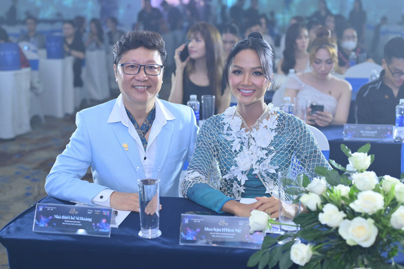 Fanpage của Miss Peace Vietnam bị khóa, trưởng ban tổ chức lên tiếng - Ảnh 1.