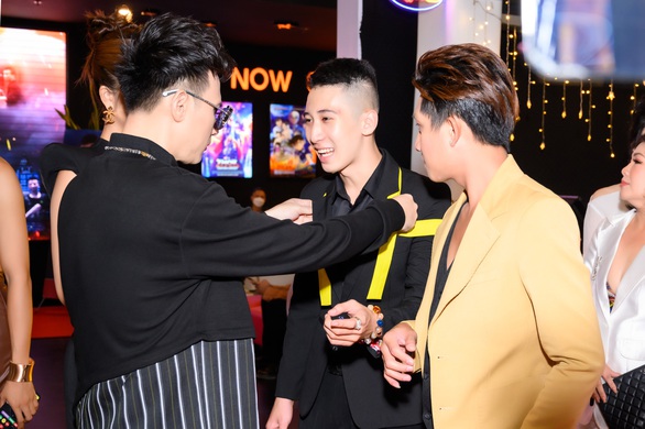 Kim Tuyến lầy lội xin ca khúc tiếp theo của TLONG - Ảnh 6. Kim Tuyến lầy lội xin ca khúc tiếp theo của TLONG - Ảnh 6.