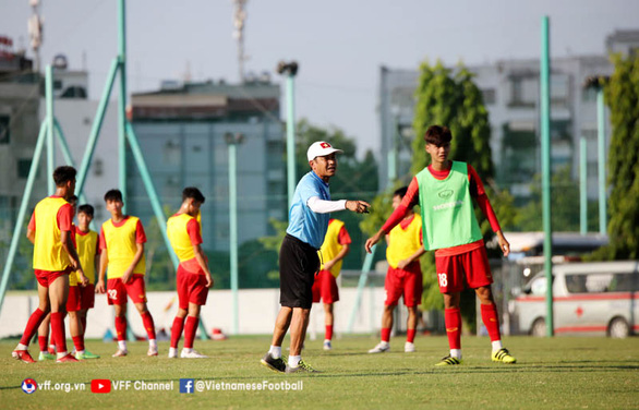 HLV Đinh Thế Nam lần đầu nói về những chỉ trích của U19 Indonesia - Ảnh 1.
