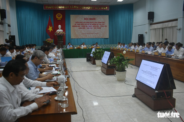Phó thủ tướng Lê Văn Thành làm việc với 8 tỉnh, thành về xây dựng 3 cao tốc - Ảnh 1.