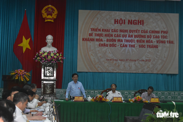 Phó thủ tướng Lê Văn Thành làm việc với 8 tỉnh, thành về xây dựng 3 cao tốc - Ảnh 2.
