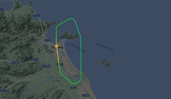 Động cơ bốc khói, máy bay vừa cất cánh ở Đà Nẵng phải hạ cánh khẩn cấp - Ảnh 2.