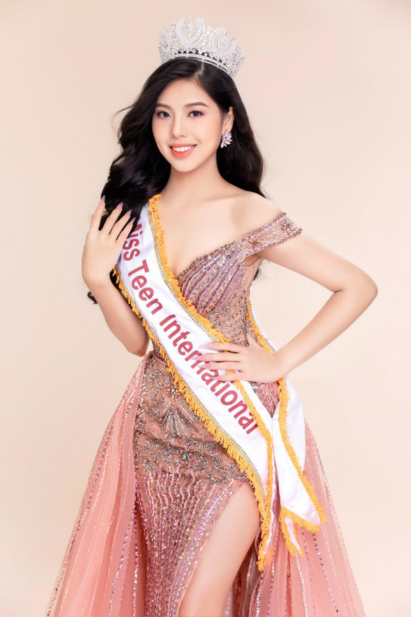 Ngắm sớm bộ váy dạ hội của Ngô Ngọc Gia Hân mang đến Miss Teen International - Ảnh 2.