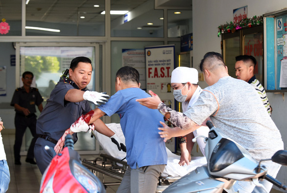 Bác sĩ bị hành hung tại bệnh viện: Tôi chắc chắn thái độ, cách giải thích của mình là phù hợp - Ảnh 1.