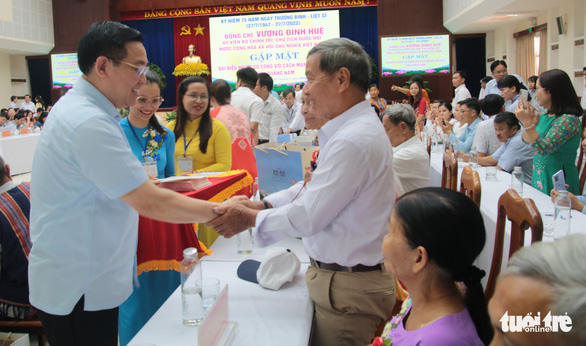 Chủ tịch Quốc hội gặp mặt thân nhân liệt sĩ tại Quảng Nam - Ảnh 1.