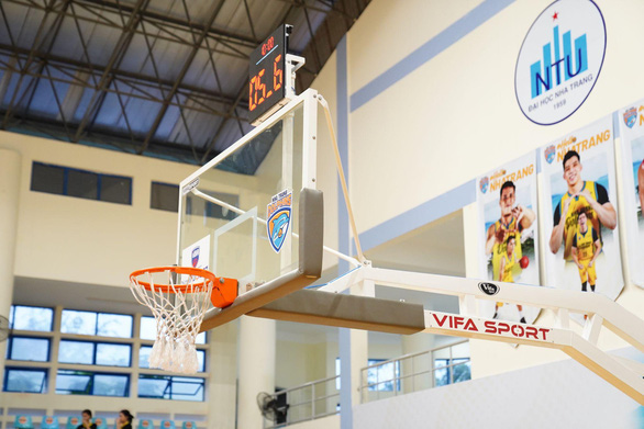 CLB Nha Trang Dolphins trang bị trụ rổ nội chuẩn FIBA - Ảnh 3.