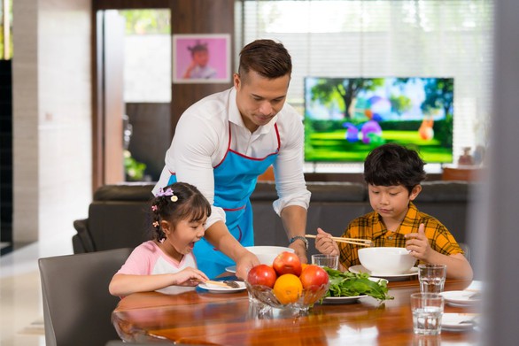 Trương Thế Vinh làm bố đơn thân khiến Ngọc Trinh ngưỡng mộ - Ảnh 5. Trương Thế Vinh làm bố đơn thân khiến Ngọc Trinh ngưỡng mộ - Ảnh 5.