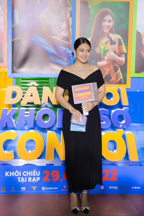 Huỳnh Phương dành sự chăm sóc đặc biệt cho con gái rơi của Tiến Luật - Ảnh 6. Huỳnh Phương dành sự chăm sóc đặc biệt cho con gái rơi của Tiến Luật - Ảnh 6.