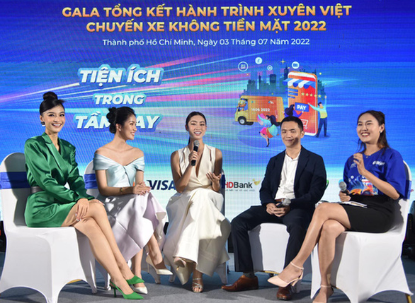 Lương Thùy Linh, Phương Anh, Lona xuất hiện tại Gala chuyến xe Không tiền mặt - Ảnh 1.
