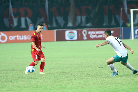 U19 Việt Nam thiệt quân sau trận hòa Indonesia - Ảnh 1.